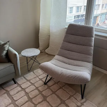 Stylish One-bedroom In The Heart Of Apartamento