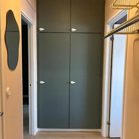 Stylish One-bedroom In The Heart Of Lägenhet *